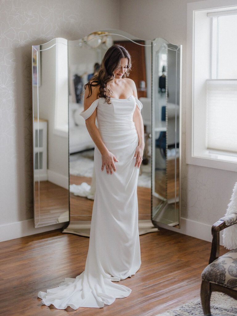 Getting ready photos at Wexford at Emerald Greens wedding venue in Hastings Minnesota